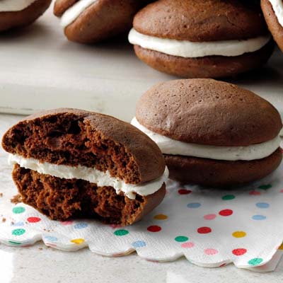 Chocolate whoopie pies with creamy vanilla filling